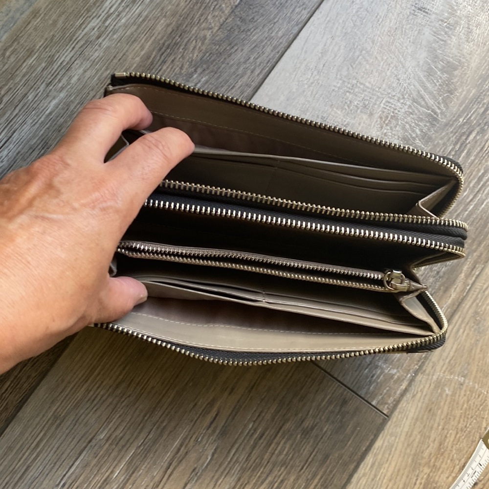 Tumi Zipper Wallet - Picture 11 of 13